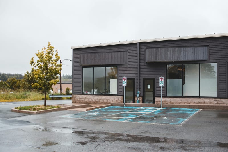 Local commercial au Centre-du-Québec à mettre aux normes électriques par VL Électrique avant l'ouverture